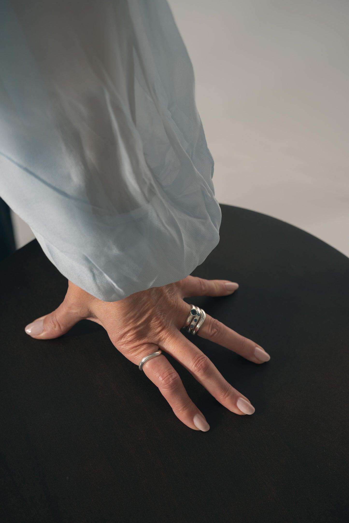 ANILLO ESSENCE HARMONY PLATA - TOPACIO LONDON BLUE