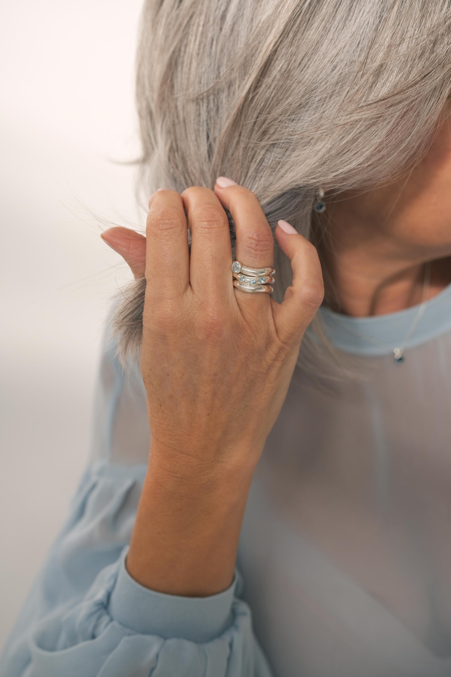 ANILLO ESSENCE SOLITARIO PLATA - TOPACIO SKY