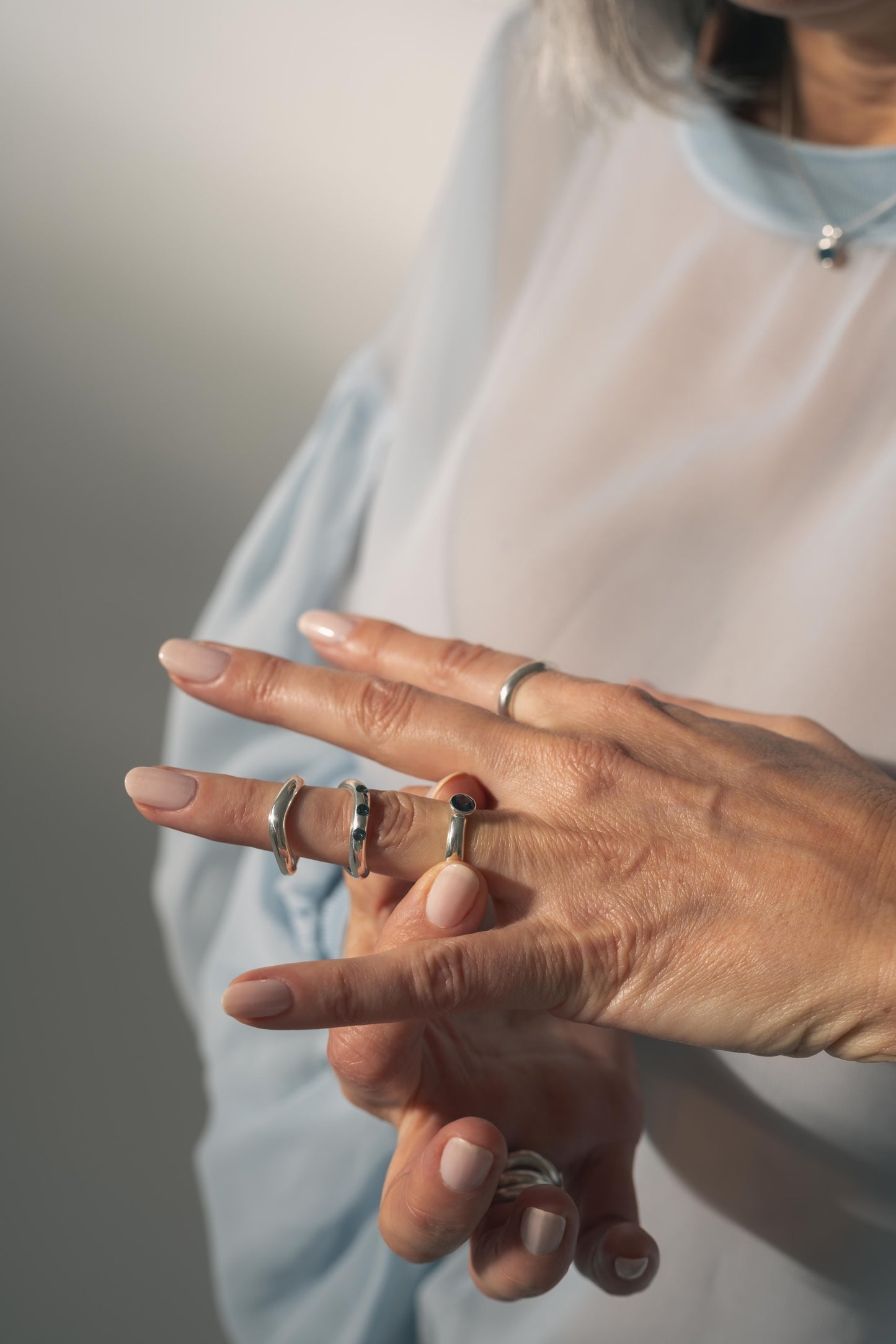 ANILLO ESSENCE HARMONY PLATA - TOPACIO LONDON BLUE