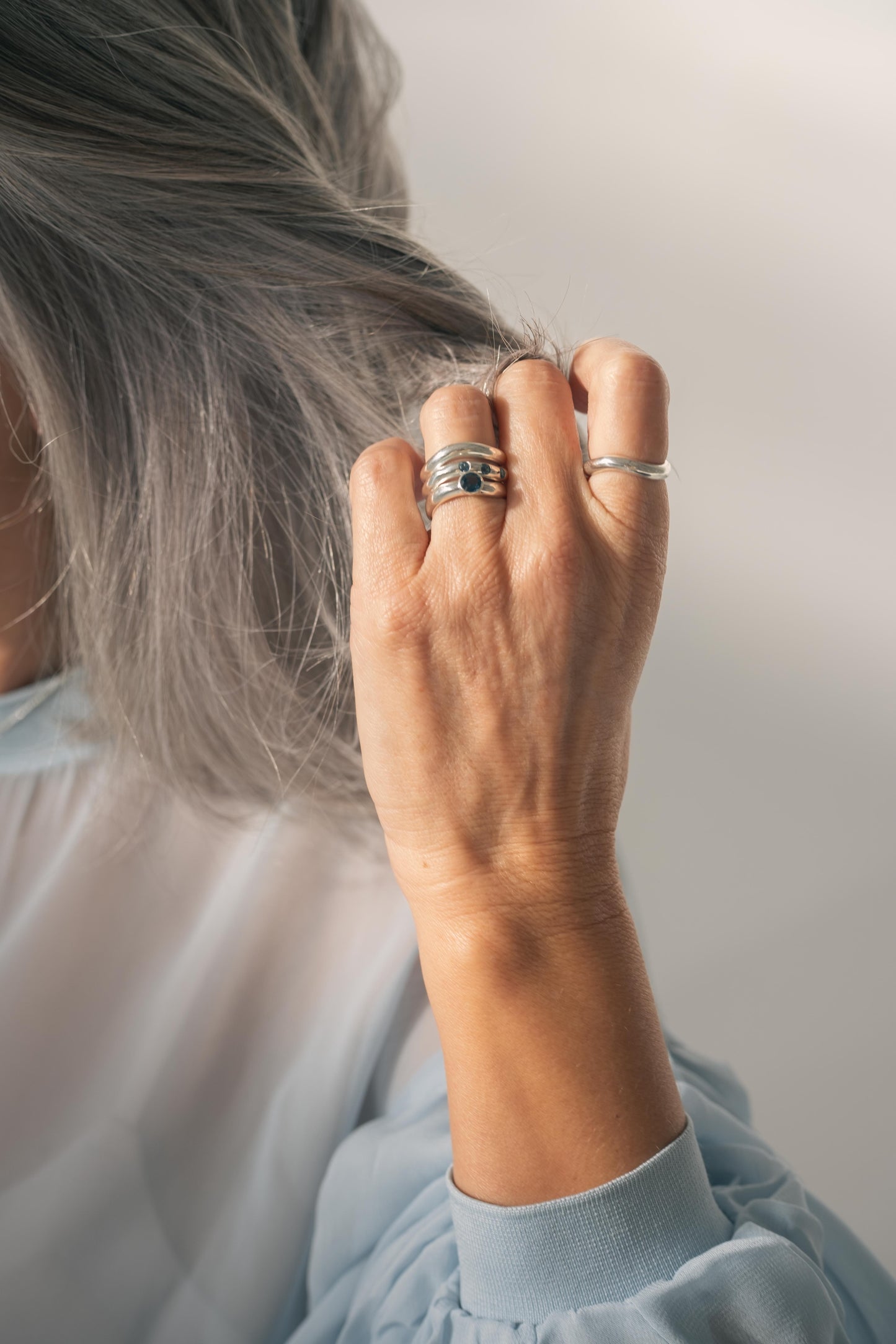 ANILLO ESSENCE SOLITARIO PLATA - TOPACIO LONDON BLUE