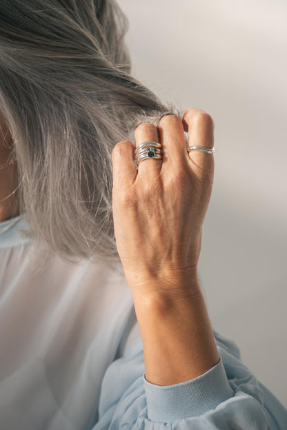 ANILLO ESSENCE SOLITARIO PLATA - TOPACIO LONDON BLUE