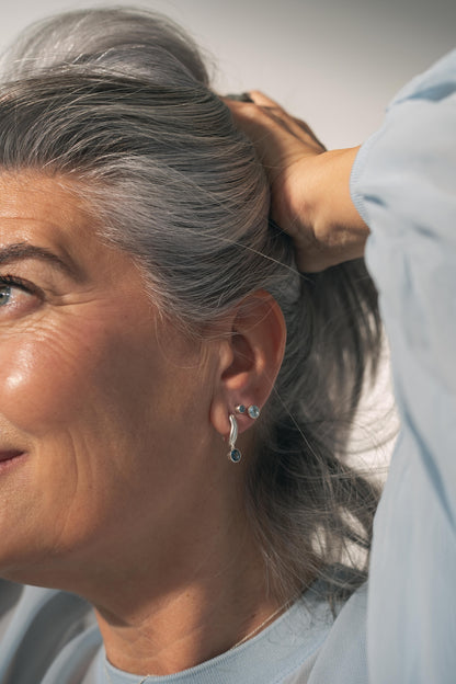 ESSENCE STUDS PLATA - TOPACIO SKY