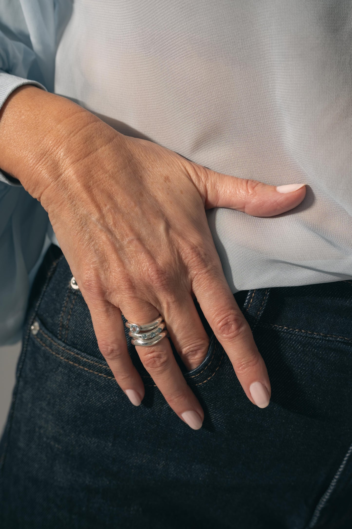 ANILLO ESSENCE SOLITARIO PLATA - TOPACIO SKY