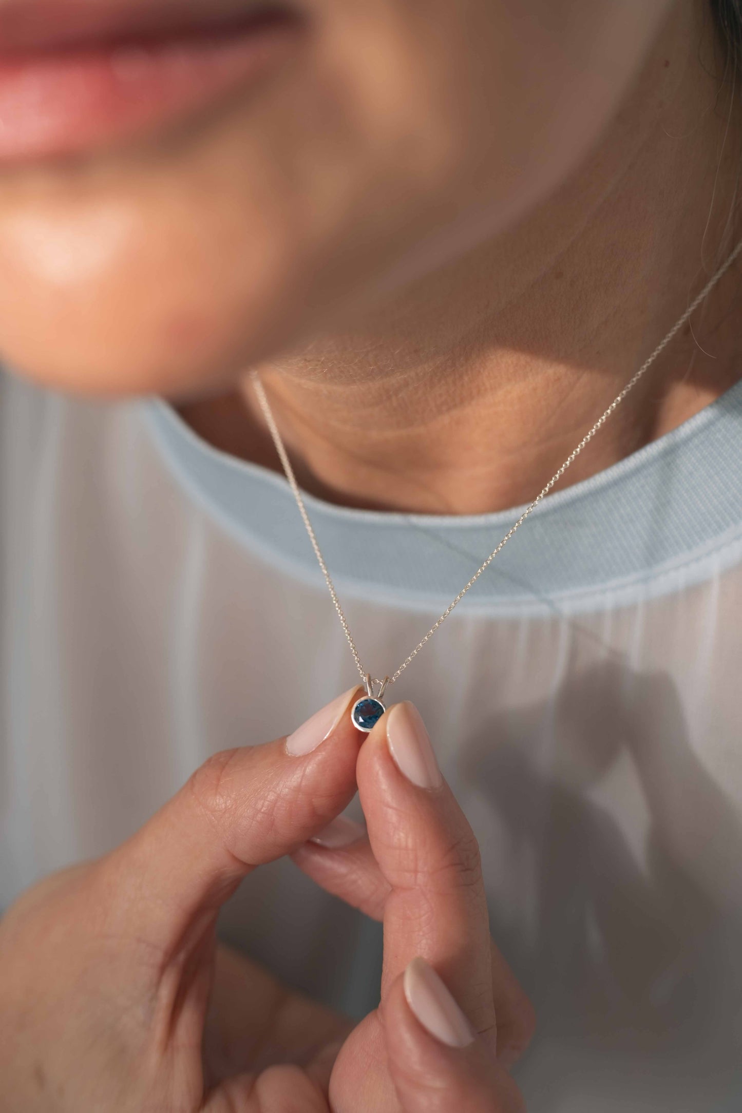 COLGANTE ESSENCE PLATA - TOPACIO LONDON BLUE