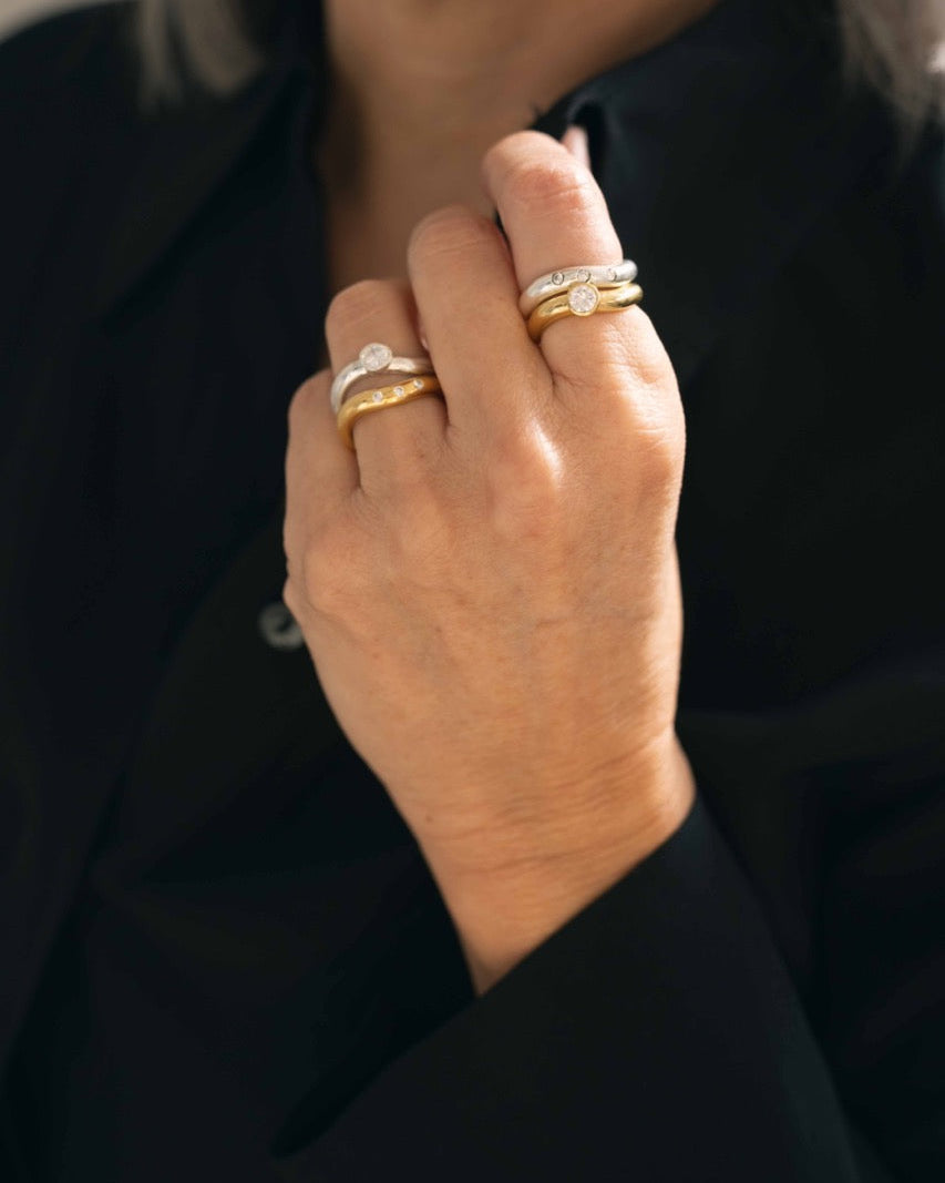 ANILLO ESSENCE SOLITARIO ORO BLANCO 18K - DIAMANTE