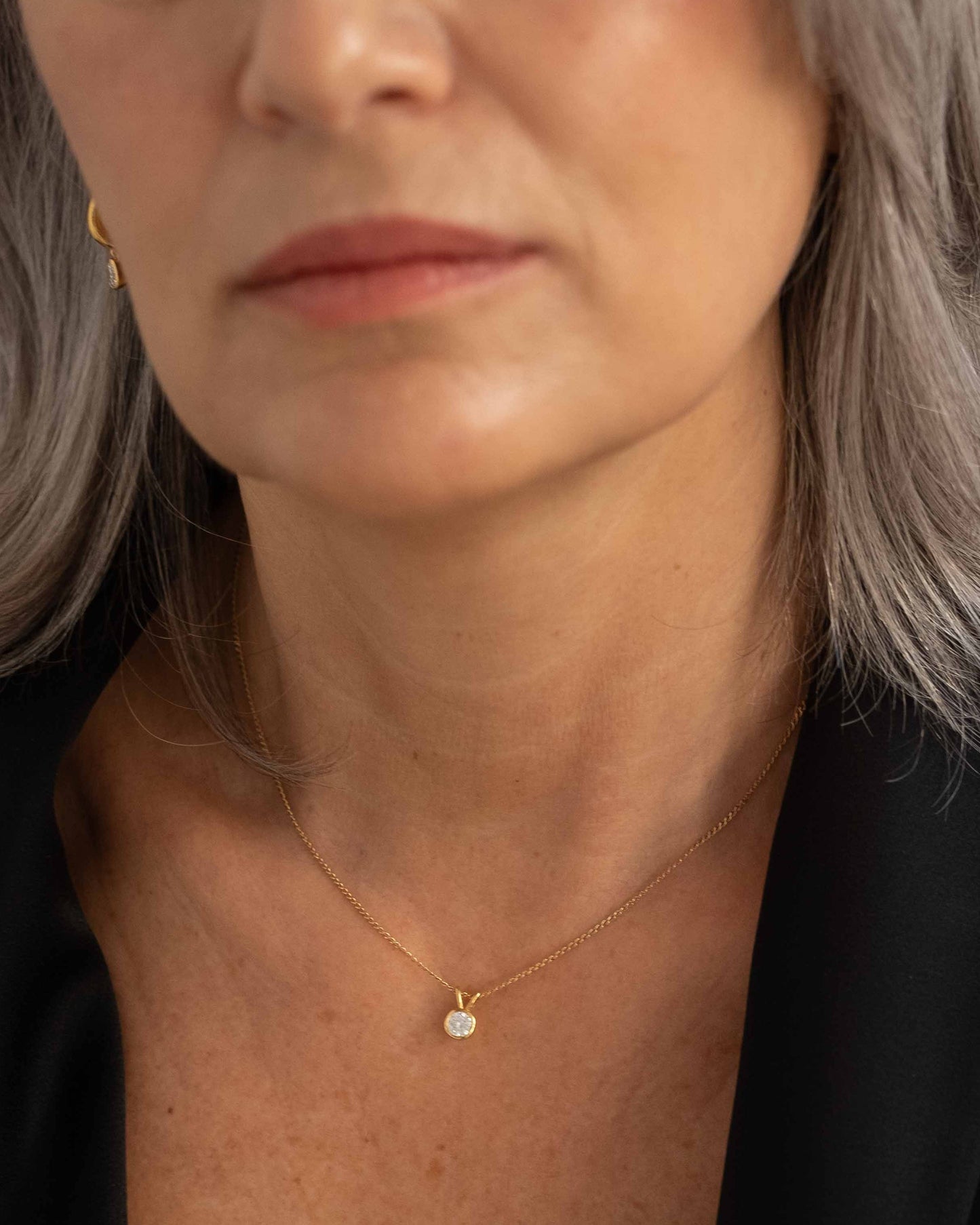 COLGANTE ESSENCE ORO AMARILLO 18K - DIAMANTE